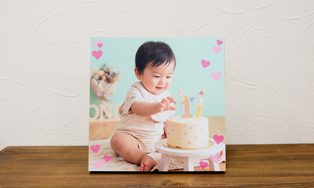 スマッシュケーキをしている赤ちゃんの写真で作ったPDAY DECOR（写真パネル）６Pましかくサイズ